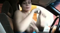 Woman showing her tits in a drive through